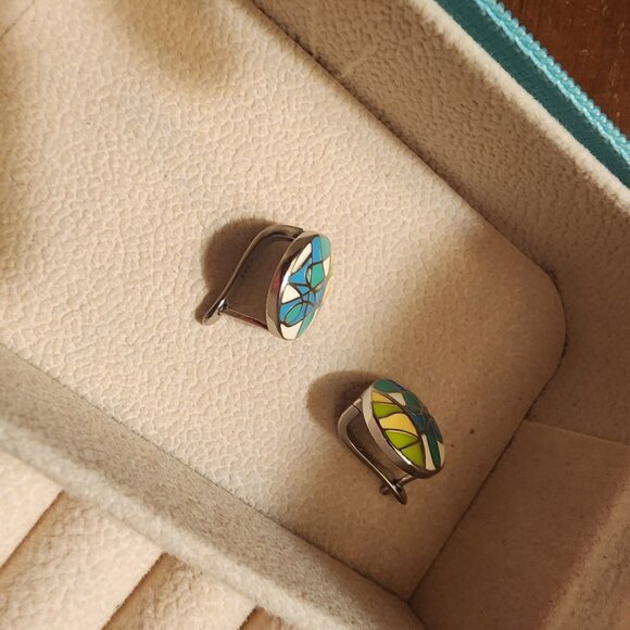 Earings - Picture 2 of 3